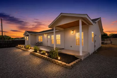 603 Amistad Rd SW, Los Lunas, NM 87031