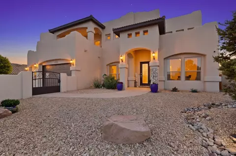 617 Monterrey Rd NE, Rio Rancho, NM 87144