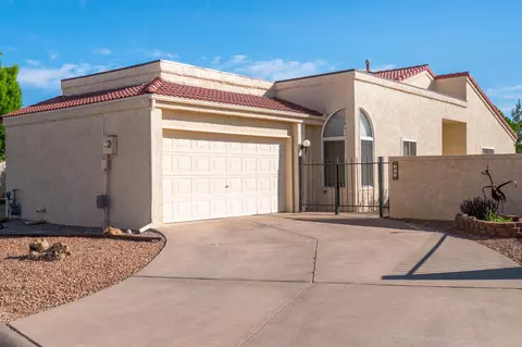 572 Eastlake Dr SE, Rio Rancho, NM 87124