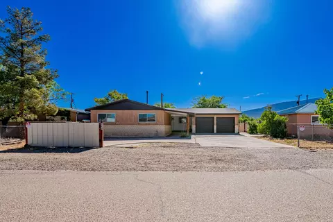 548 Coronado Dr, Bernalillo, NM 87004