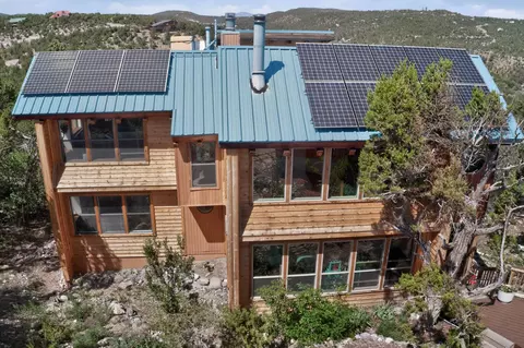 24 Beaver Ln, Cedar Crest, NM 87008