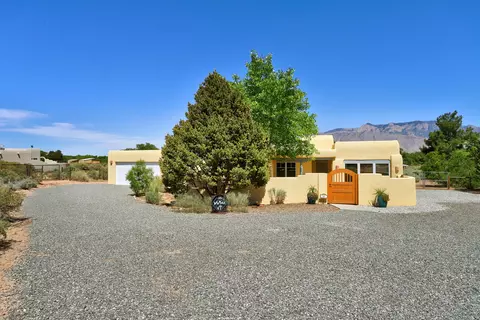 106 Kepler Ct, Corrales, NM 87048