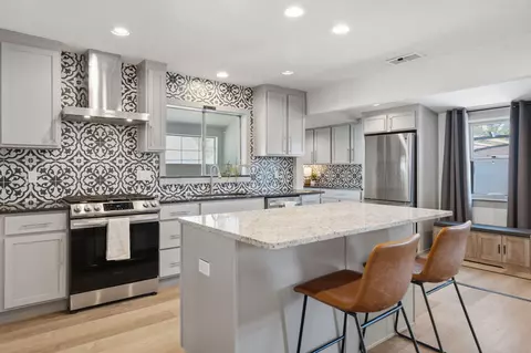 824 Arno St SE, Albuquerque, NM 87102