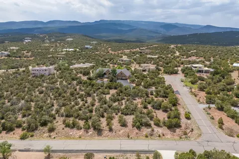 1 Tigua Ct, Sandia Park, NM 87047