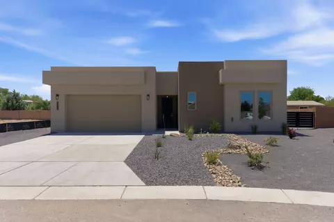 2312 Los Amigos Ln NW, Albuquerque, NM 87104