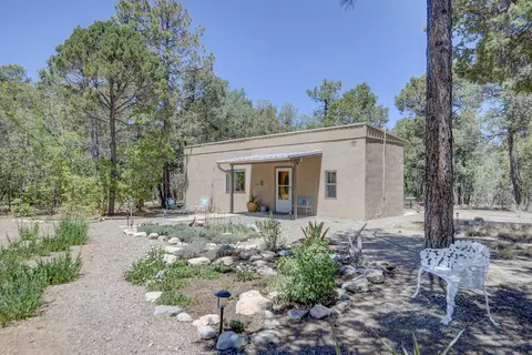 17 Robinhood Ln, Tijeras, NM 87059