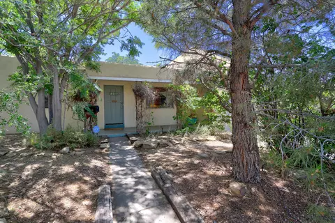 2710 Hyder Ave SE, Albuquerque, NM 87106
