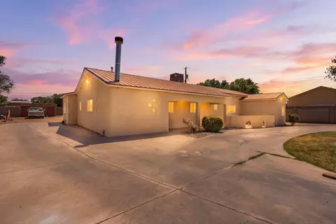 2842 La Fonda Dr SW, Albuquerque, NM 87105