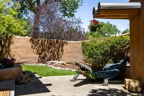 3232 Don Quixote Dr NW, Albuquerque, NM 87104