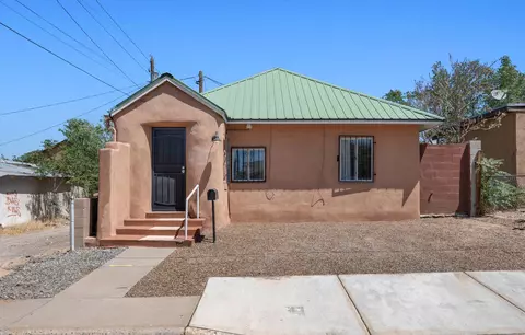 711 Lewis Ave SE, Albuquerque, NM 87102