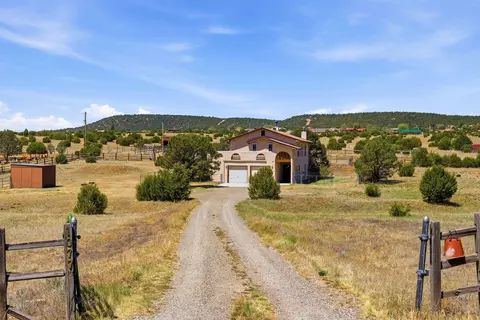 1077 County Line Rd, Edgewood, NM 87015