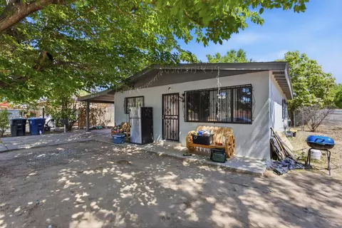 4621 Glendale Pl NW, Albuquerque, NM 87105
