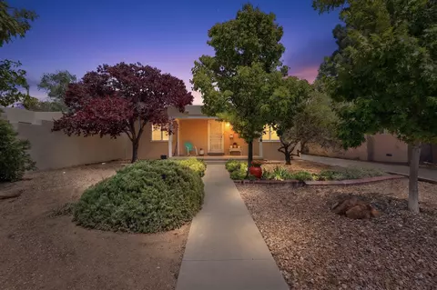 626 Dartmouth Dr NE, Albuquerque, NM 87106