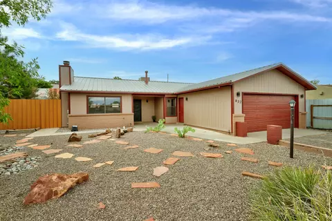 832 Foraker Rd SE, Rio Rancho, NM 87124