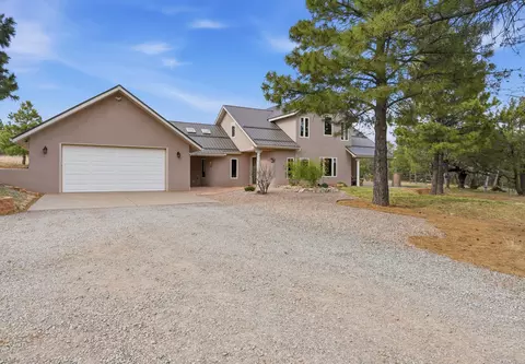 15 Blue Jay Rd, Tijeras, NM 87059