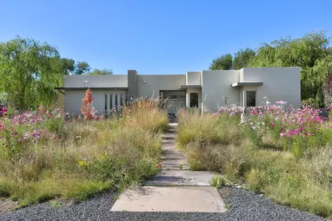 1083 W Ella Dr, Corrales, NM 87048