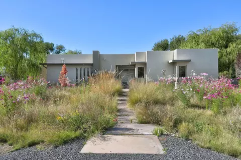 1083 W Ella Dr, Corrales, NM 87048