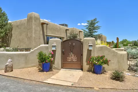 125 Martha Ct, Corrales, NM 87048