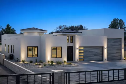 420 Bledsoe Rd NW, Los Ranchos, NM 87107