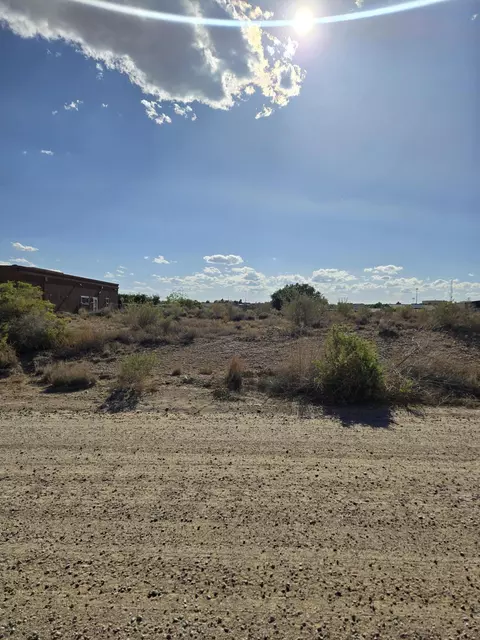 709 7th St NE, Rio Rancho, NM 87124