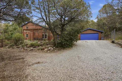 20 Cedar Hill Dr, Cedar Crest, NM 87008