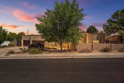 4501 Altura Pl NE, Albuquerque, NM 87110