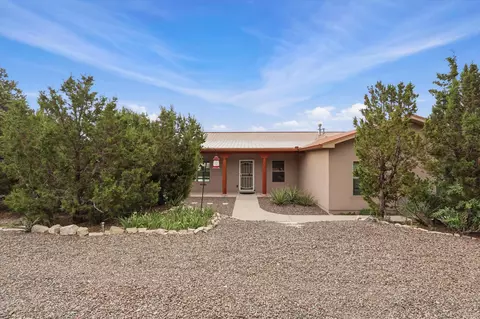 8 Zia Ct, Edgewood, NM 87015