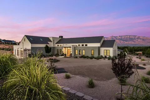 1524 W Ella Dr, Corrales, NM 87048