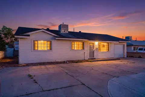 3808 Candelaria Rd NE, Albuquerque, NM 87110