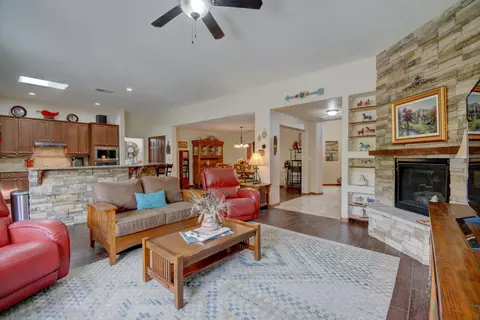 5016 N San Adan Ave NW, Albuquerque, NM 87120