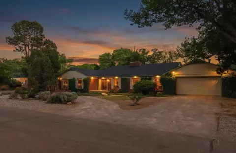 1728 Dietz Pl NW, Los Ranchos, NM 87107