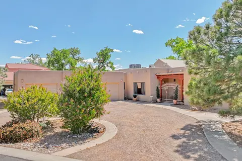 315 Laguna Seca Ln NW, Albuquerque, NM 87104