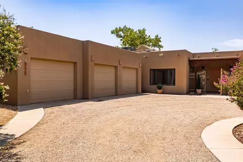 315 Laguna Seca Ln NW, Albuquerque, NM 87104