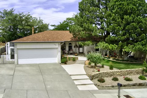 1005 Sagebrush Trl SE, Albuquerque, NM 87123