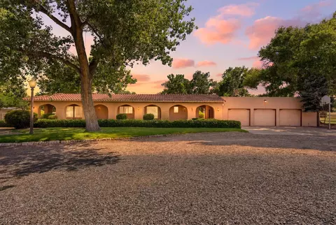 8805 Rio Grande Blvd NW, Los Ranchos, NM 87114
