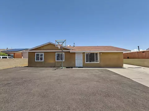 808 Sunrise Dr SW, Albuquerque, NM 87121