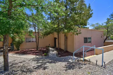 4715 Country Club Ln NW #B1, Albuquerque, NM 87114