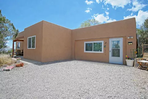 2 Detrias Ct, Edgewood, NM 87015