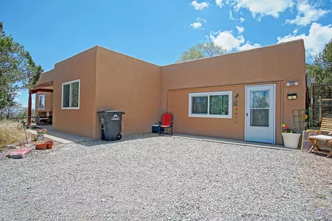 2 Detrias Ct, Edgewood, NM 87015
