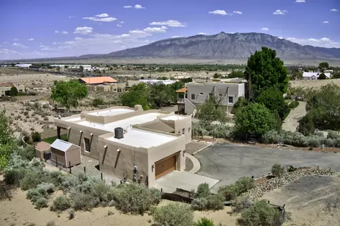 5525 Vera Cruz Rd NE, Rio Rancho, NM 87144