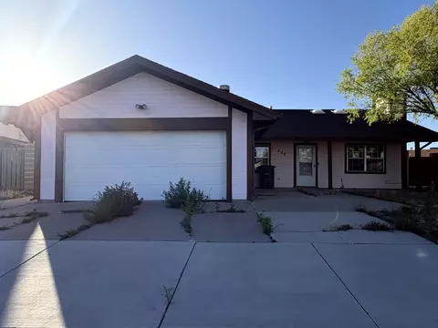 302 Zia Ct, Gallup, NM 87301