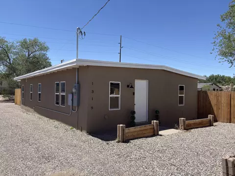 1319 15th St NW, Albuquerque, NM 87104