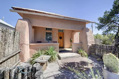 1913 Lomas Blvd NW, Albuquerque, NM 87104