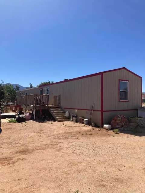 6 Holiday Dr, Los Lunas, NM 87031