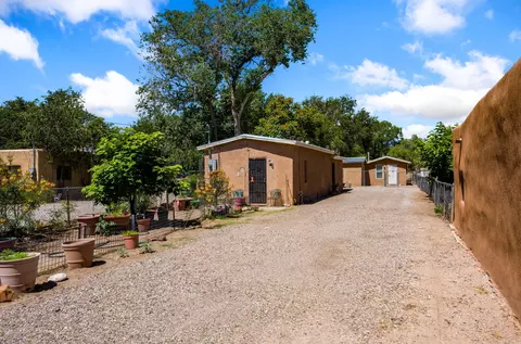 7703 Guadalupe Trl NW, Los Ranchos, NM 87107