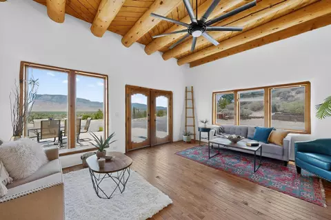 300 Chimaja Rd, Corrales, NM 87048