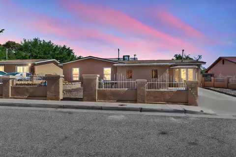10025 Melinda Ave SW, Albuquerque, NM 87121
