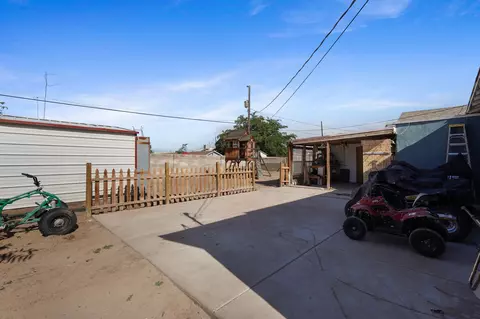 207 52nd St SW, Albuquerque, NM 87105