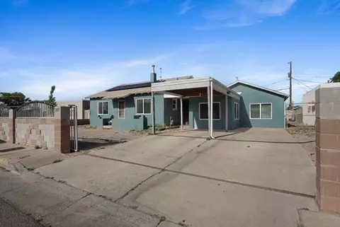 207 52nd St SW, Albuquerque, NM 87105