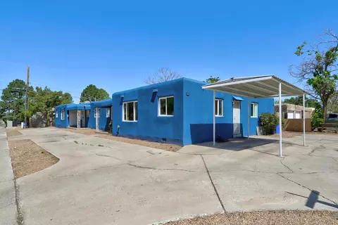 1037 Palomas Dr SE, Albuquerque, NM 87108